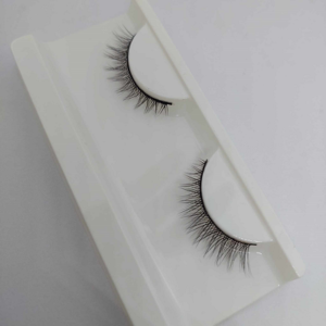 short eyelash